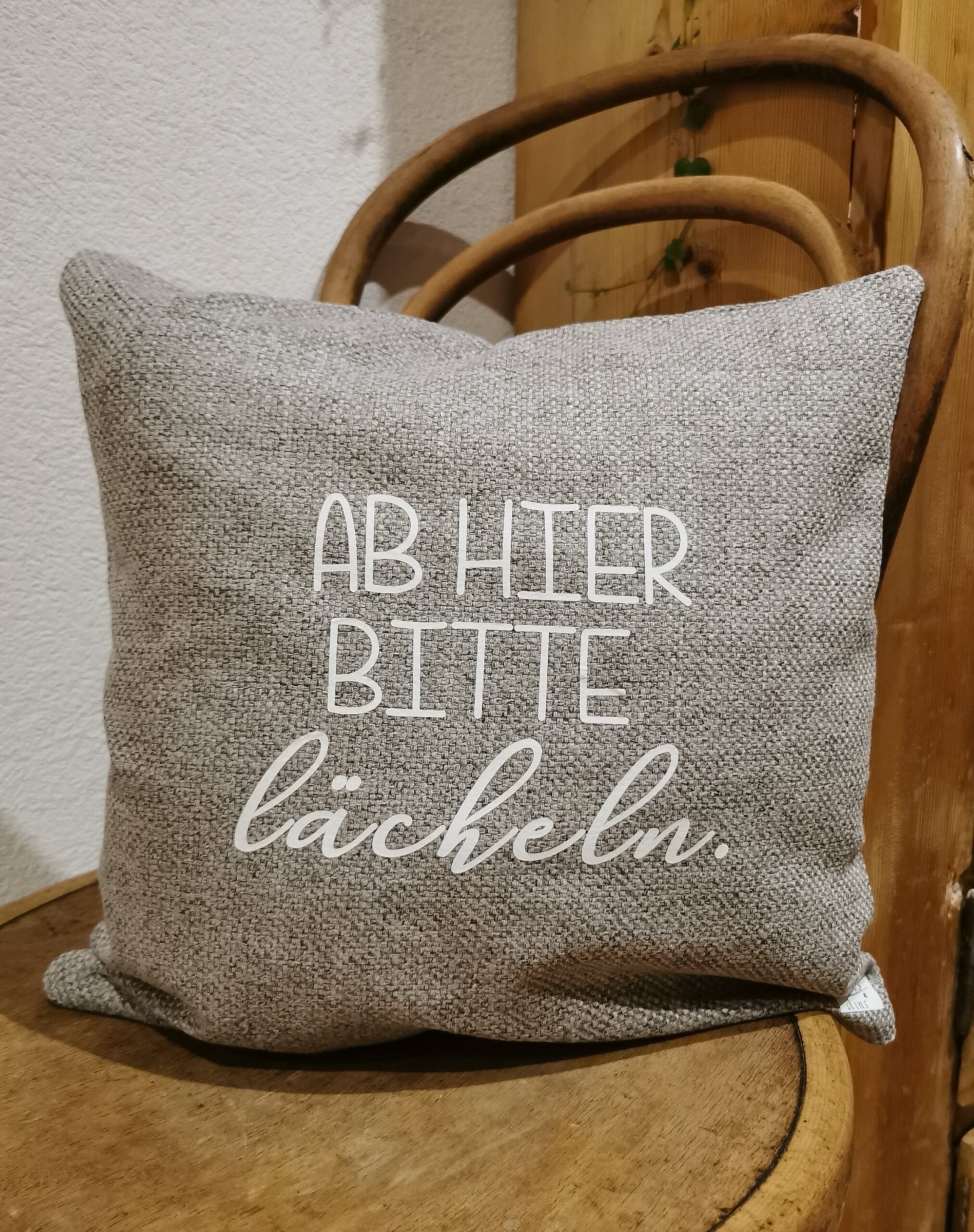 Zierkissen „grau“