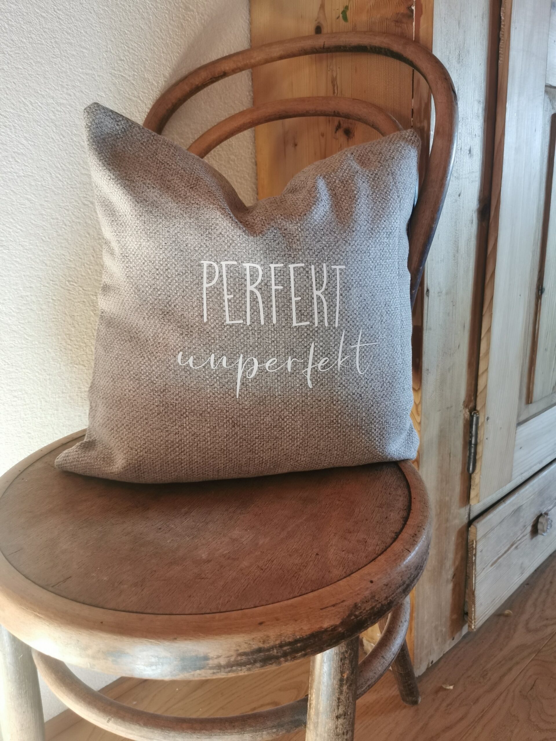 Zierkissen „grau“