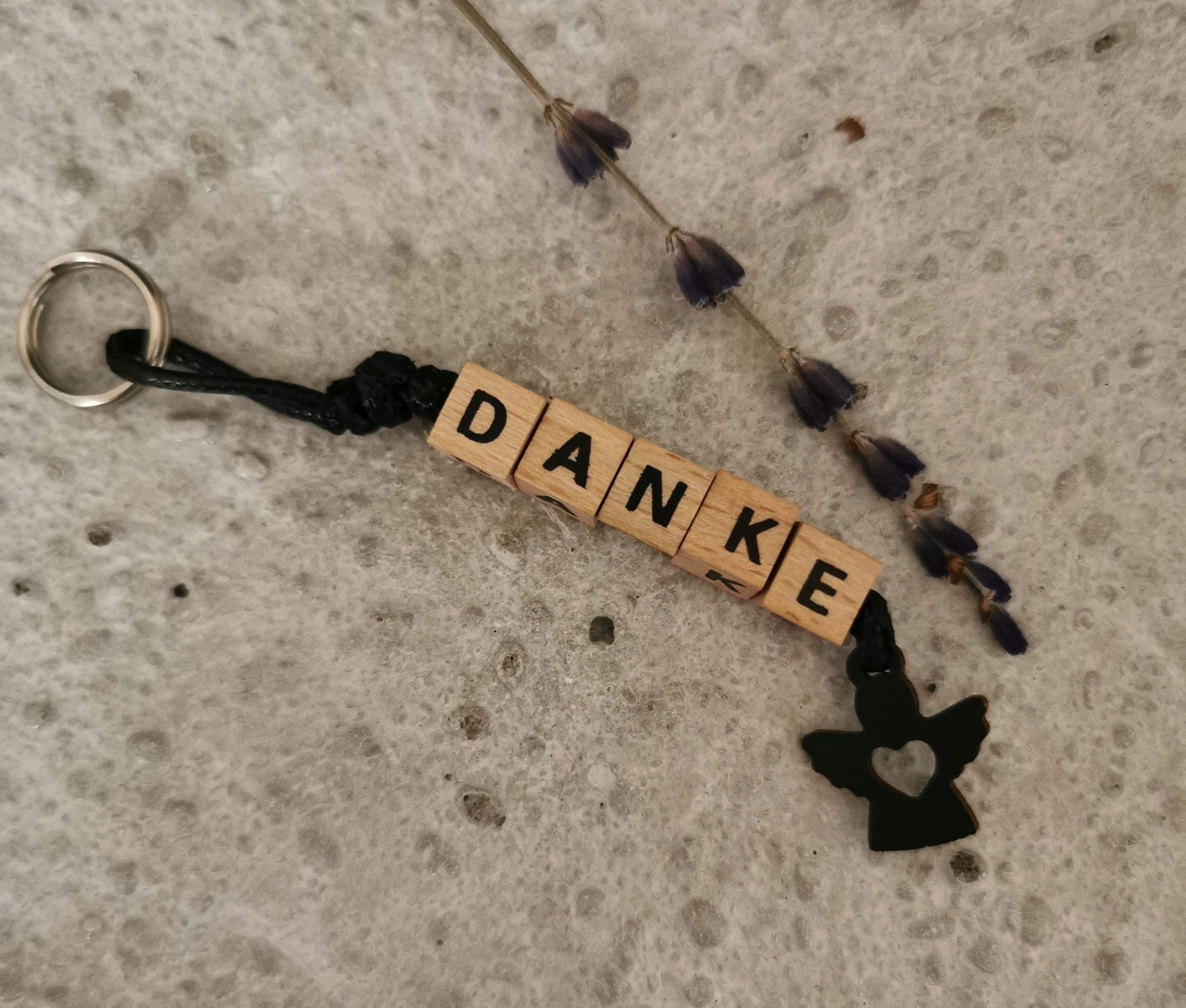 Schlüsselanhänger „holzig“