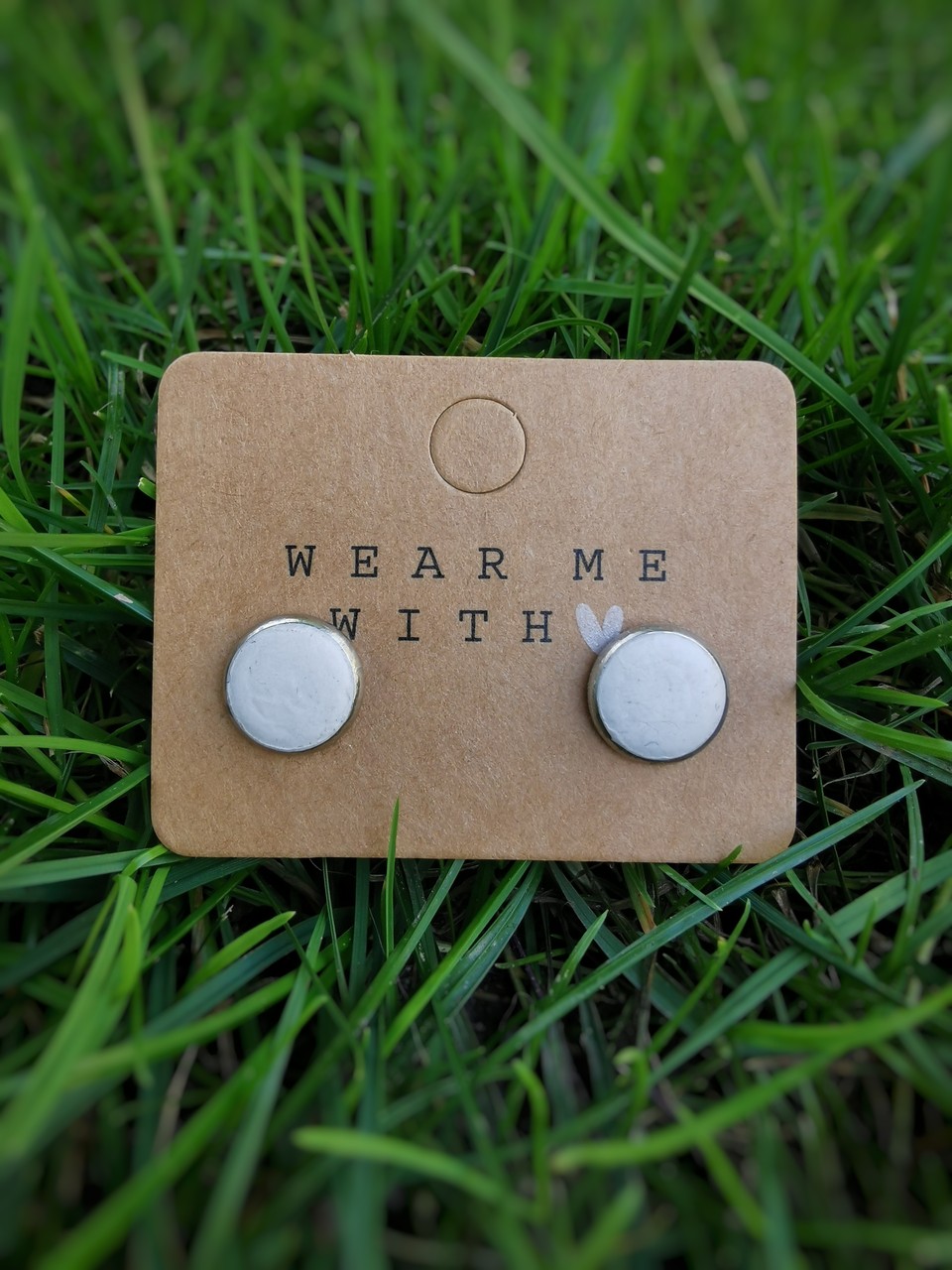 beton ohrstecker hellgrau 10mm hellgraue beton ohrstecker matt handgefertigter betonschmuck hellgrau minimalistischer beton schmuck grau