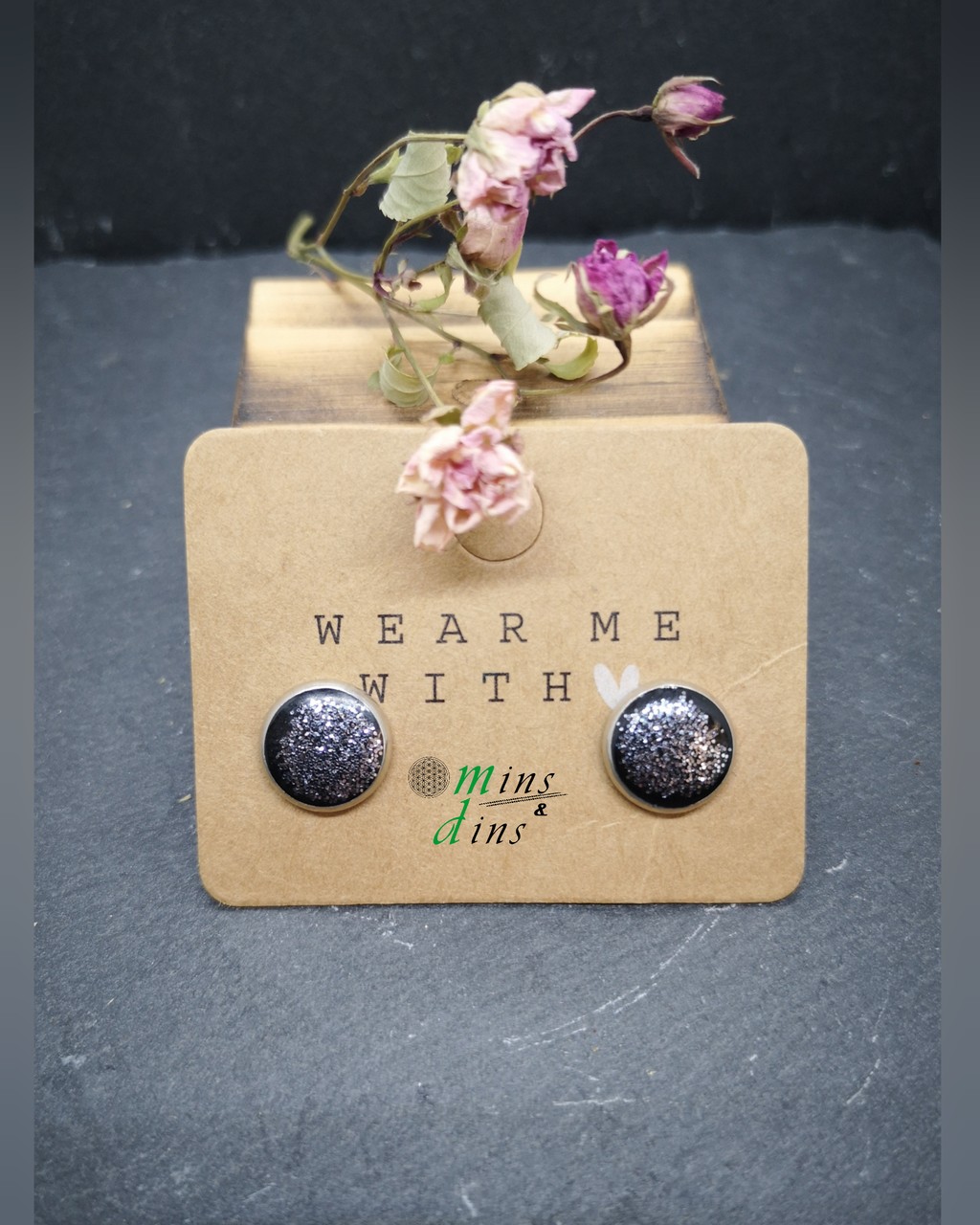 beton ohrstecker schwarz silberstaub 10mm edelstahl ohrstecker beton schwarz glitzer handgefertigter betonschmuck schwarz silber moderner beton schmuck