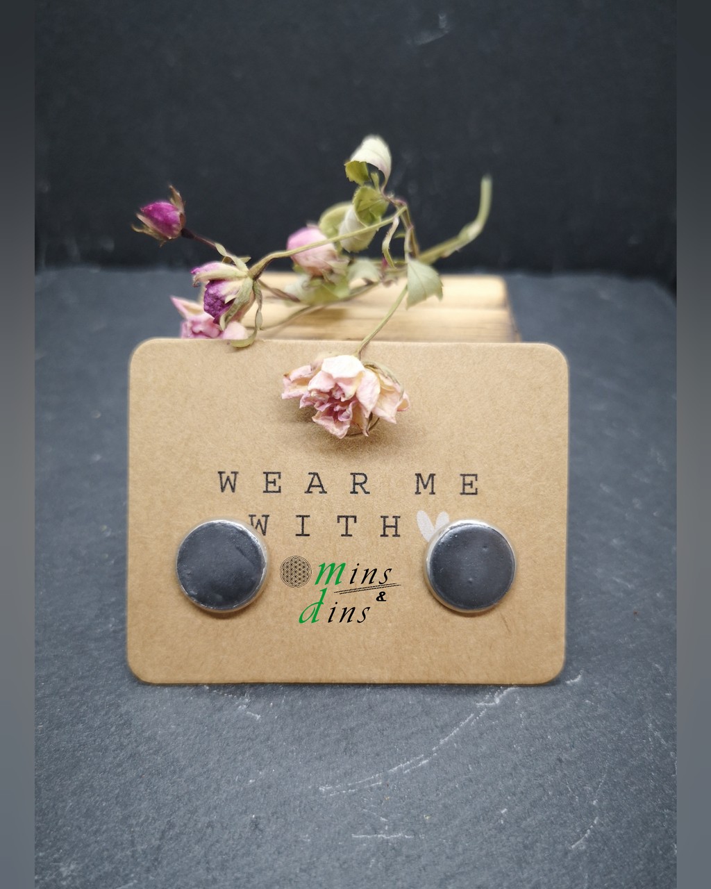 beton ohrstecker dunkelgrau edelstahl 10mm edelstahl ohrstecker beton grau handgefertigter betonschmuck dunkelgrau minimalistischer beton schmuck grau