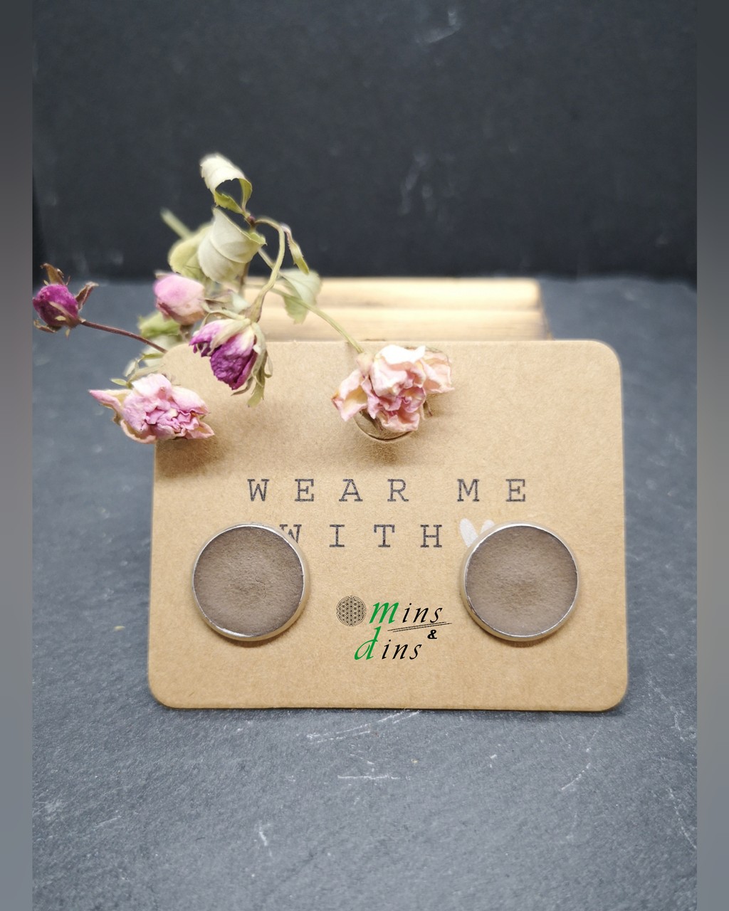 beton ohrstecker braun edelstahl 12mm edelstahl ohrstecker beton braun handgefertigter betonschmuck braun natürlicher beton schmuck