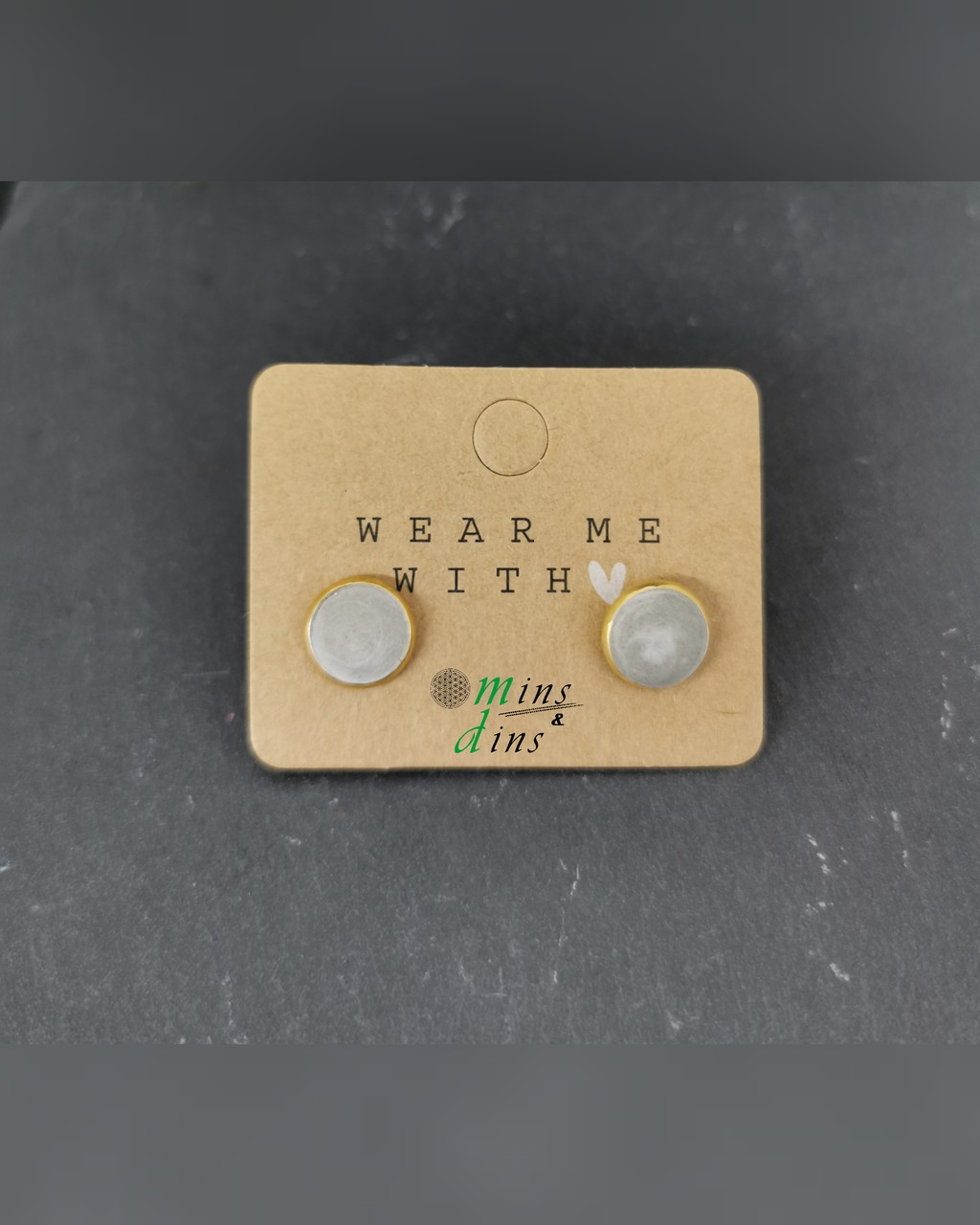 beton ohrstecker vergoldet 10mm 24k vergoldete beton ohrstecker handgefertigter betonschmuck gold minimalistischer beton gold schmuck